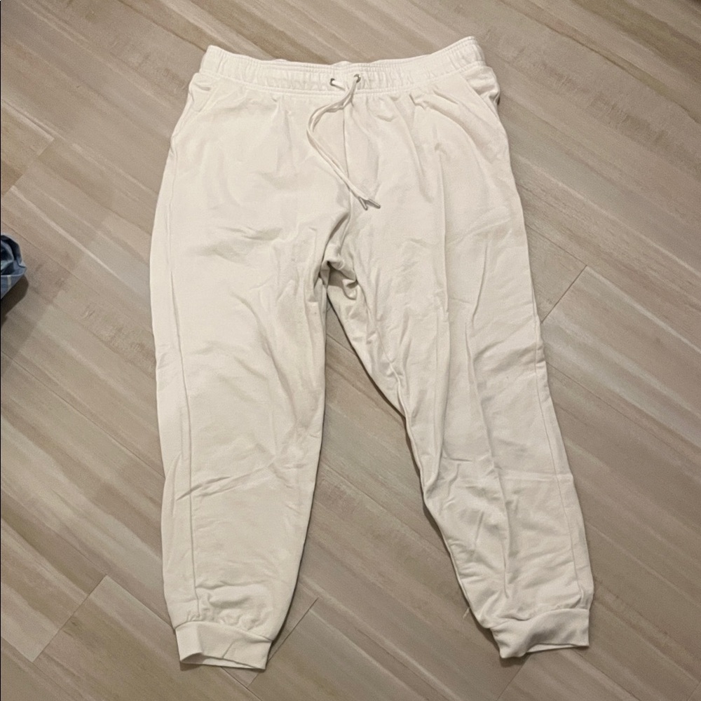 woman’s Cream Jogger Pants